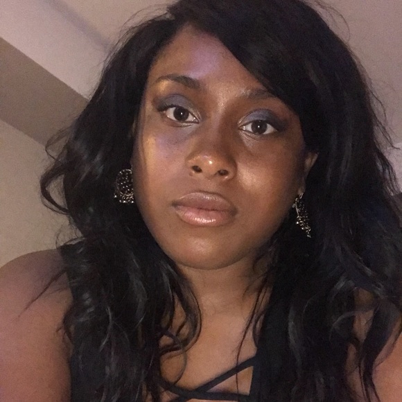 Meet your Posher, Britney - Picture 3 of 3